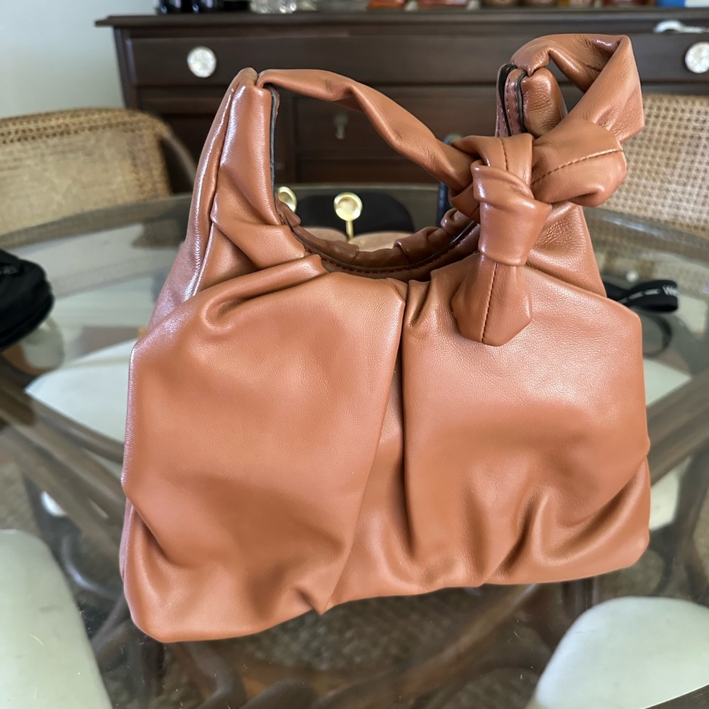 STAUD Shoulder Bag- bowtie handle detail
